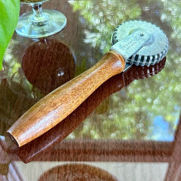 Vintage Krimpkut Sealer Krimp Kut Pastry and Pie Sealer Made in USA - Picture 6 of 6